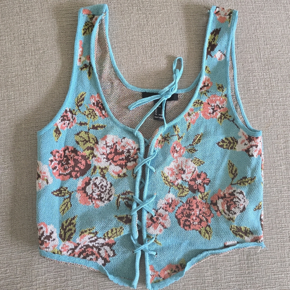 Floral Lace-Up Knit Crop Stretch Vest - Size M